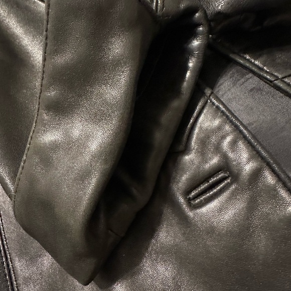 Gallery Black Leather Jacket with Plush Collar - Picture 9 of 11